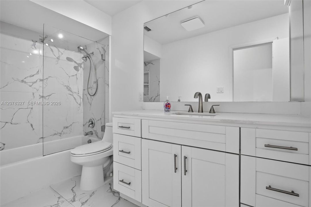 En Venta: $1,394,999 (5 camas, 2 baños, 2272 Pies cuadrados)