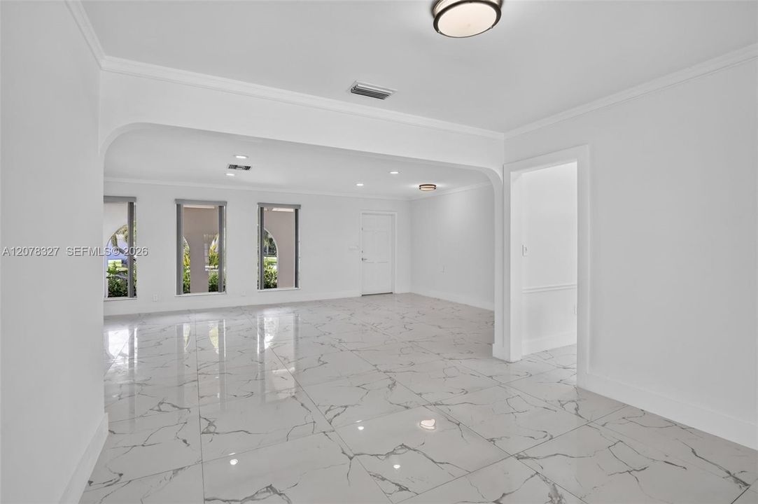 En Venta: $1,394,999 (5 camas, 2 baños, 2272 Pies cuadrados)