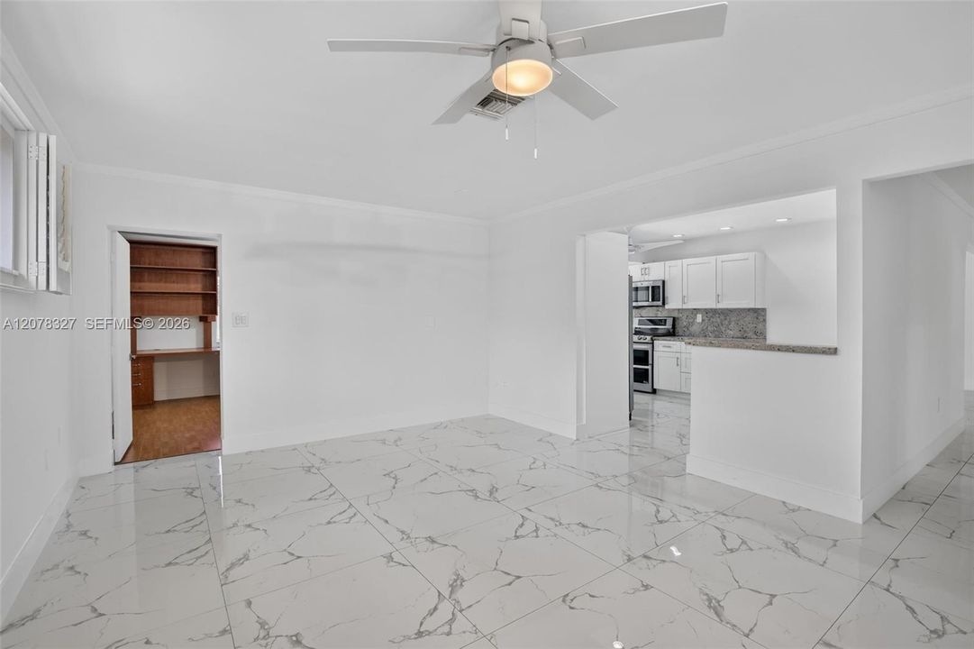 En Venta: $1,394,999 (5 camas, 2 baños, 2272 Pies cuadrados)