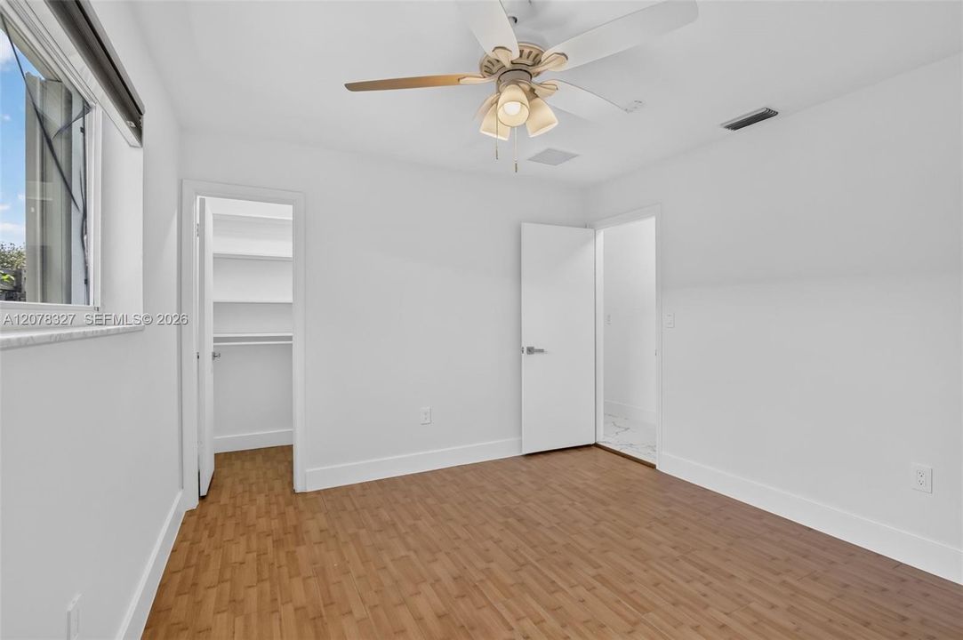 En Venta: $1,394,999 (5 camas, 2 baños, 2272 Pies cuadrados)
