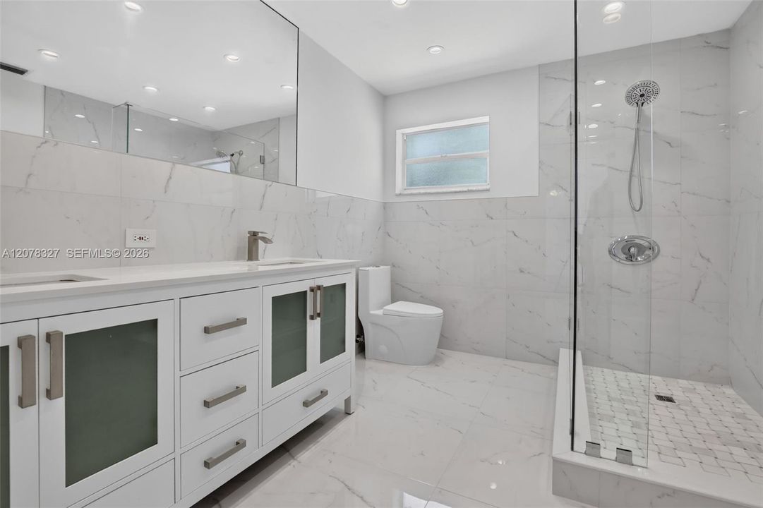 En Venta: $1,394,999 (5 camas, 2 baños, 2272 Pies cuadrados)