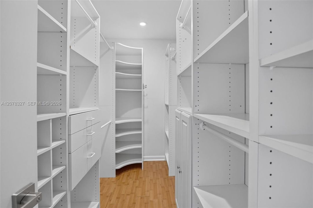 En Venta: $1,394,999 (5 camas, 2 baños, 2272 Pies cuadrados)