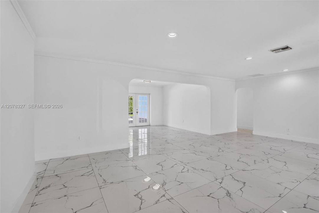 En Venta: $1,394,999 (5 camas, 2 baños, 2272 Pies cuadrados)