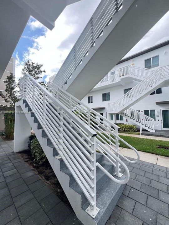 For Rent: $3,950 (3 beds, 2 baths, 1322 Square Feet)