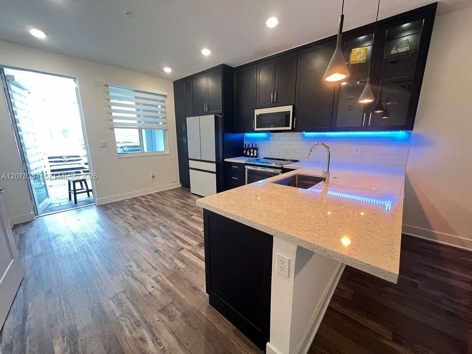 For Rent: $3,950 (3 beds, 2 baths, 1322 Square Feet)