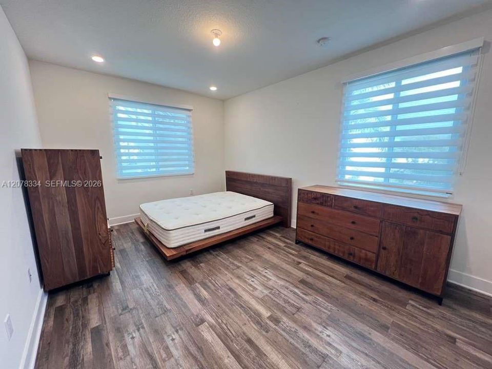 For Rent: $3,950 (3 beds, 2 baths, 1322 Square Feet)