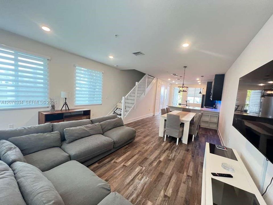 For Rent: $3,950 (3 beds, 2 baths, 1322 Square Feet)