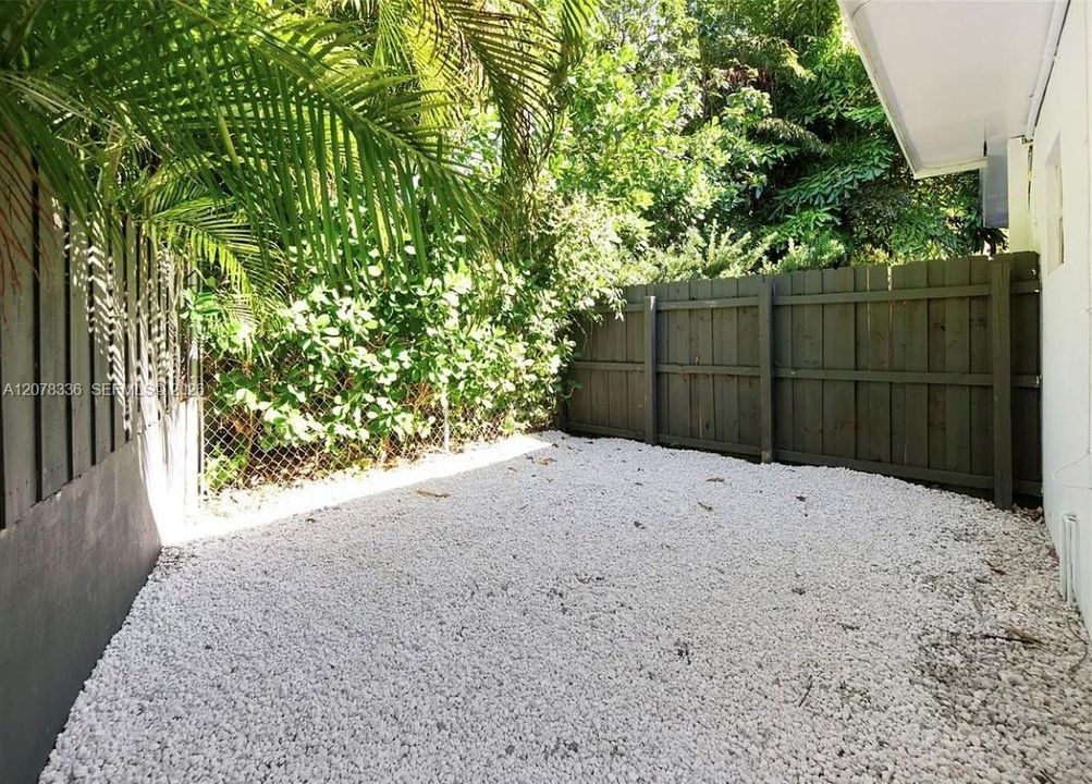 For Rent: $2,200 (1 beds, 1 baths, 2161 Square Feet)