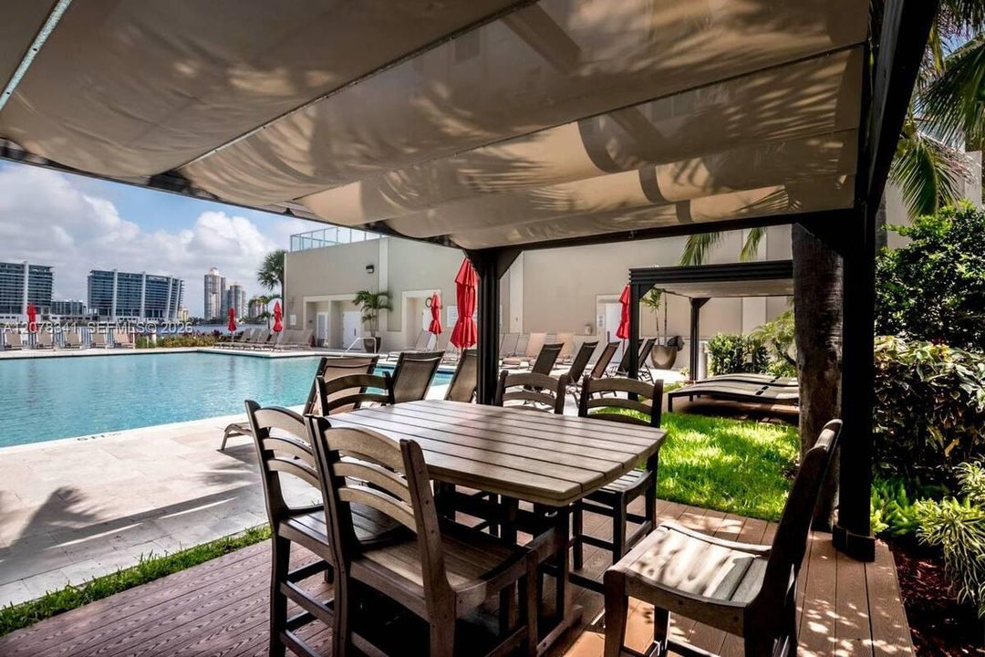 На продажу: $750,000 (2 спален, 2 ванн, 1255 Квадратных фут)