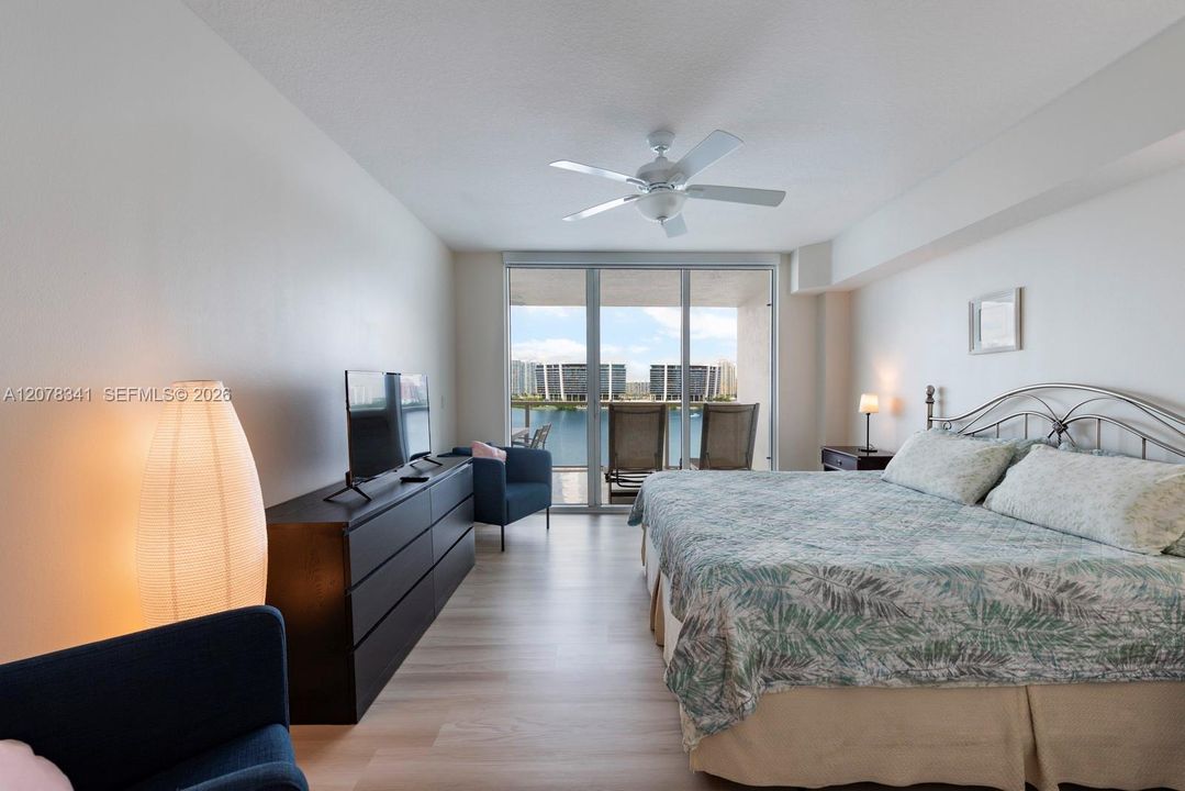 На продажу: $750,000 (2 спален, 2 ванн, 1255 Квадратных фут)