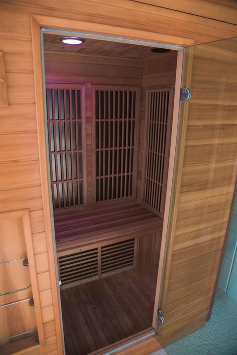 16_Infrared_Sauna_Interior