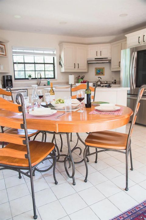06_Dining_Area_and_Kitchen