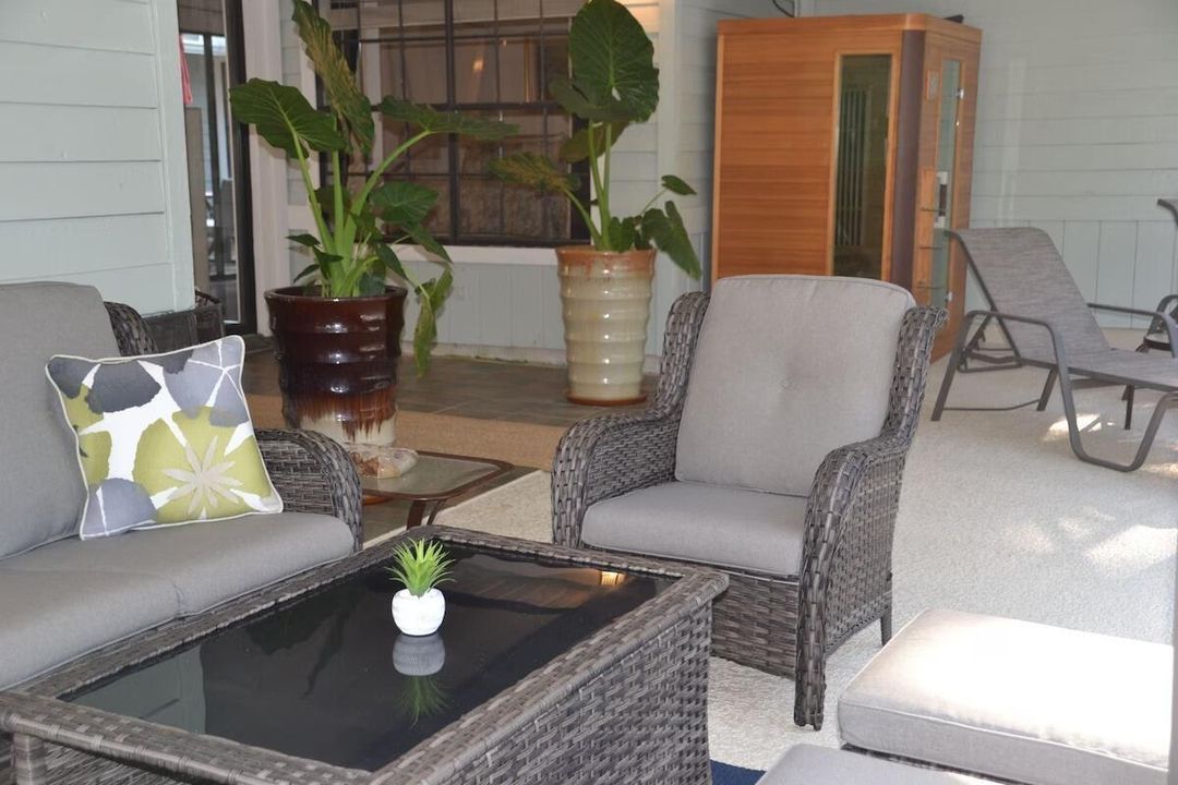 11_Covered_Patio_Seating