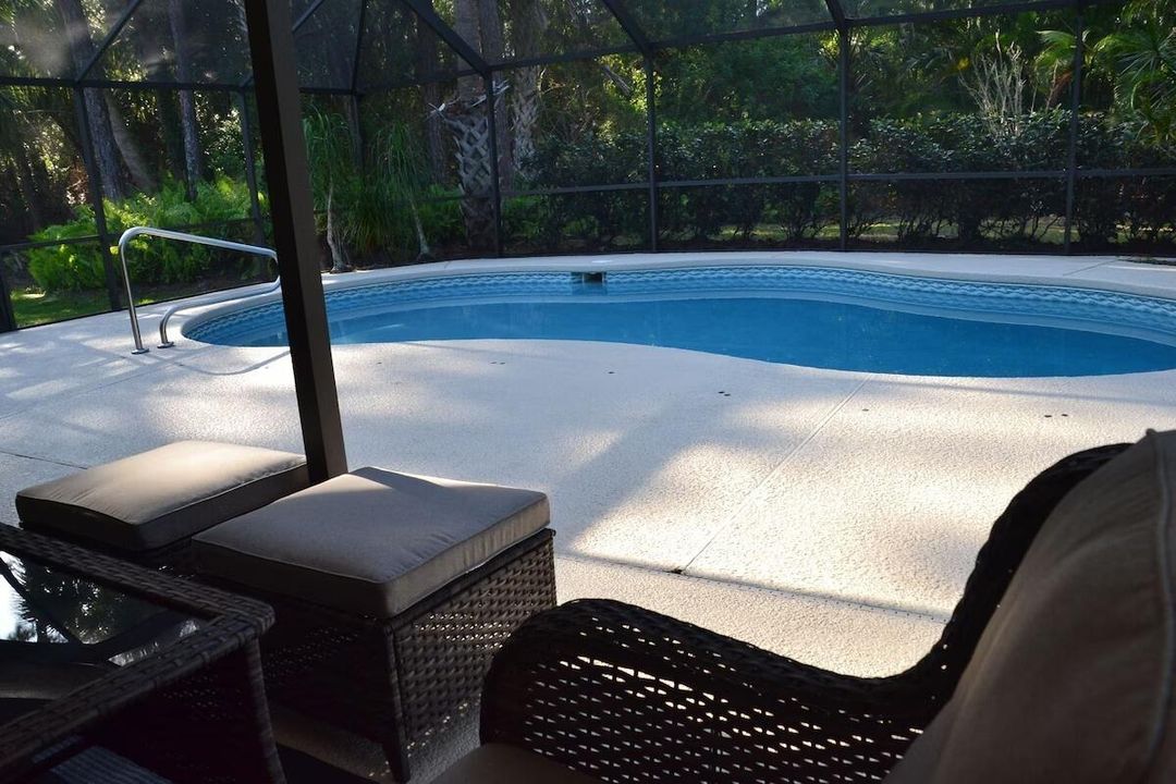 21_Private_Screened_Pool