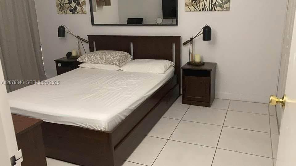 For Rent: $2,500 (2 beds, 1 baths, 831 Square Feet)