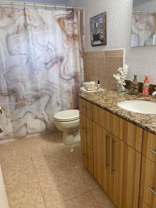 For Rent: $2,500 (2 beds, 1 baths, 831 Square Feet)