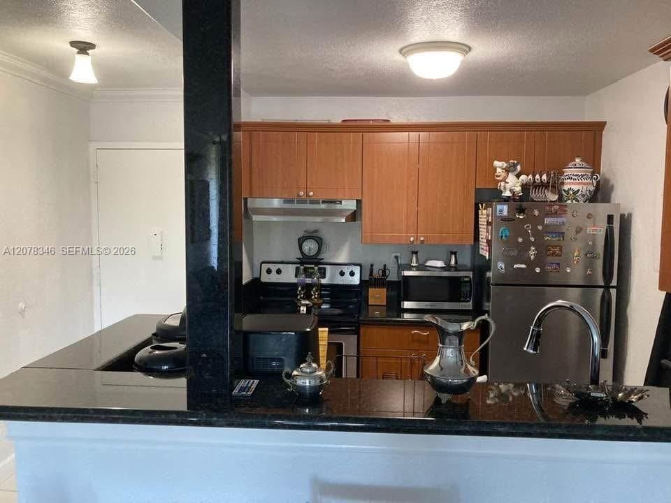 For Rent: $2,500 (2 beds, 1 baths, 831 Square Feet)