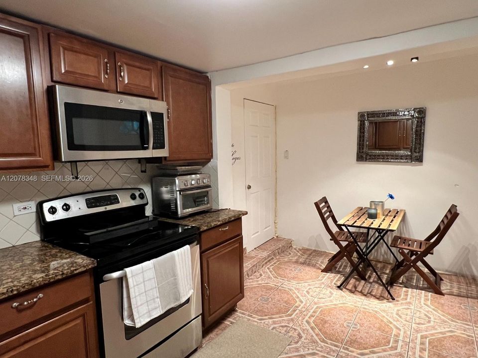 En Venta: $655,000 (3 camas, 2 baños, 1964 Pies cuadrados)