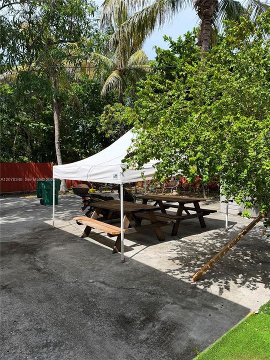 En Venta: $655,000 (3 camas, 2 baños, 1964 Pies cuadrados)