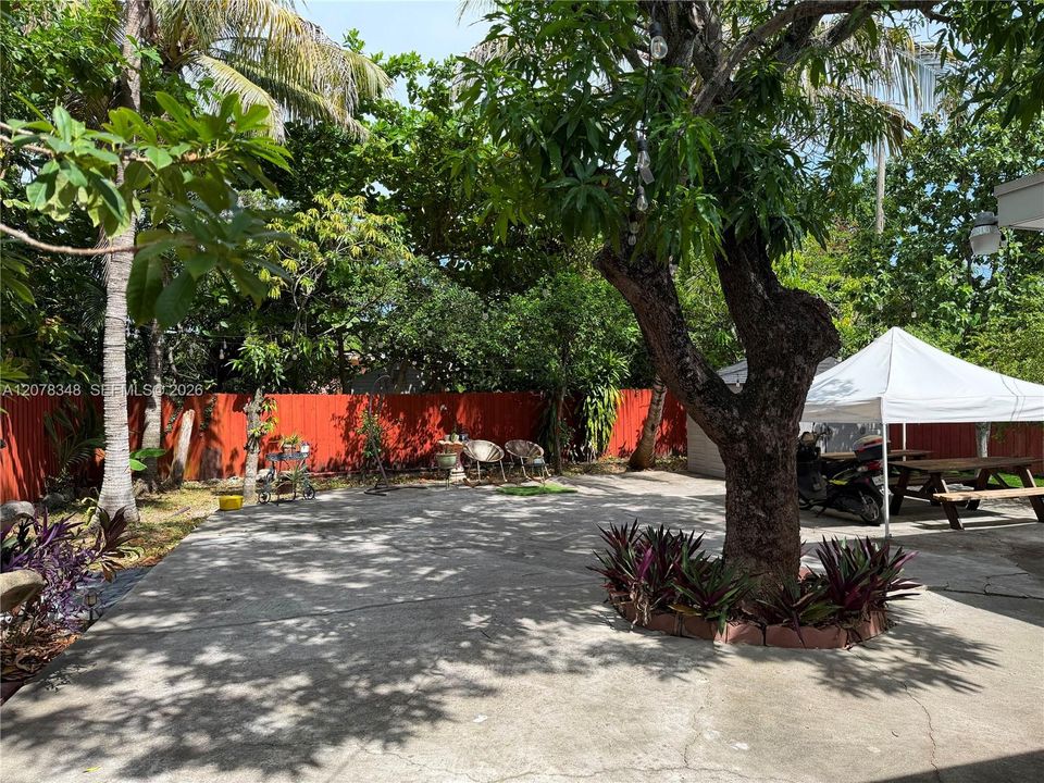 En Venta: $655,000 (3 camas, 2 baños, 1964 Pies cuadrados)