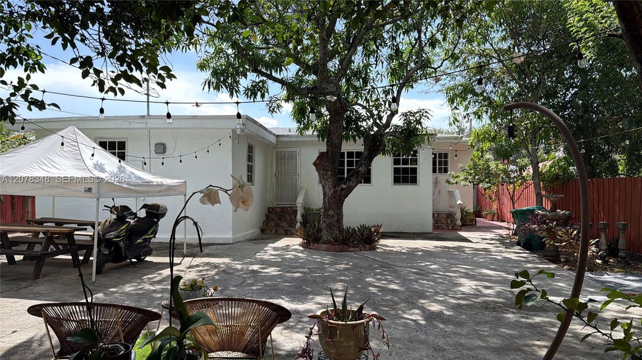 En Venta: $655,000 (3 camas, 2 baños, 1964 Pies cuadrados)