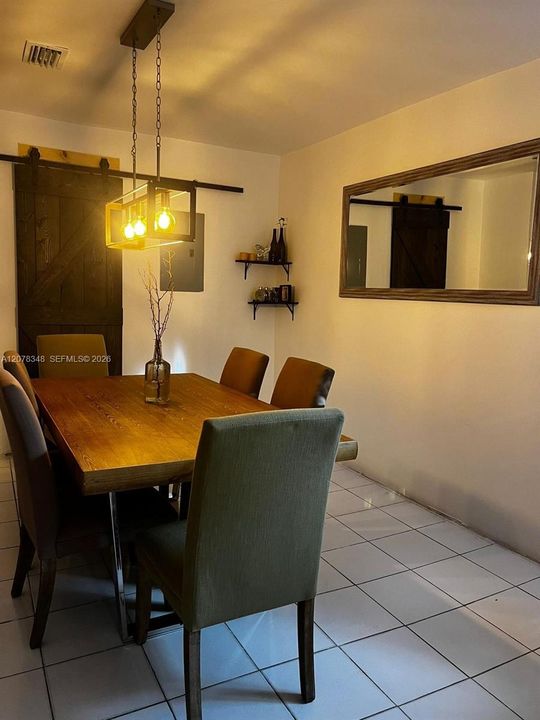 En Venta: $655,000 (3 camas, 2 baños, 1964 Pies cuadrados)