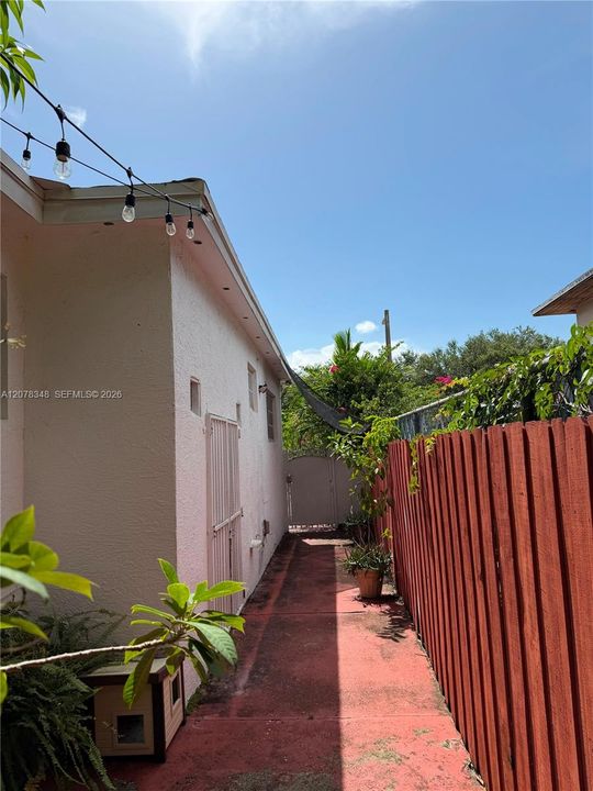 En Venta: $655,000 (3 camas, 2 baños, 1964 Pies cuadrados)