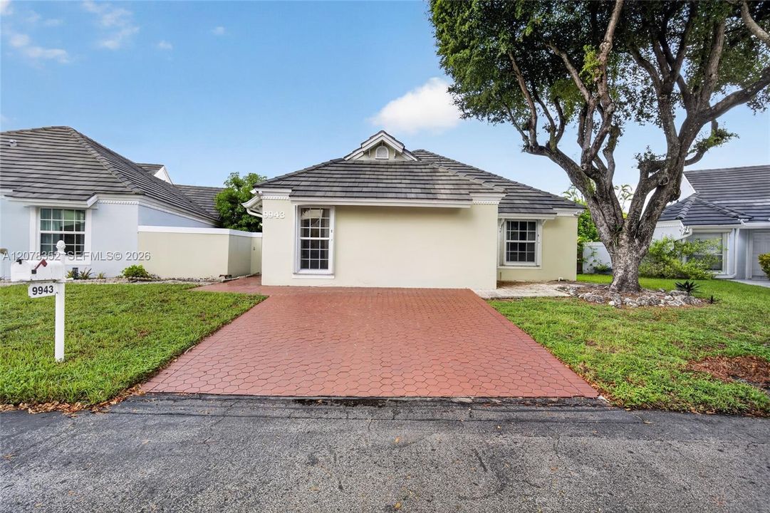 En Venta: $849,000 (3 camas, 2 baños, 2532 Pies cuadrados)