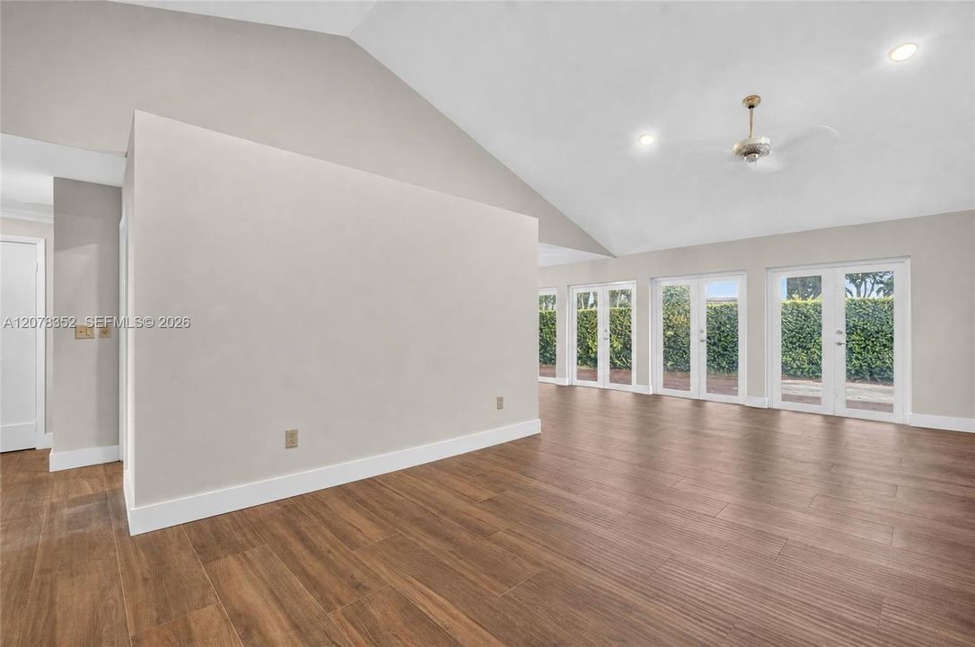 En Venta: $849,000 (3 camas, 2 baños, 2532 Pies cuadrados)