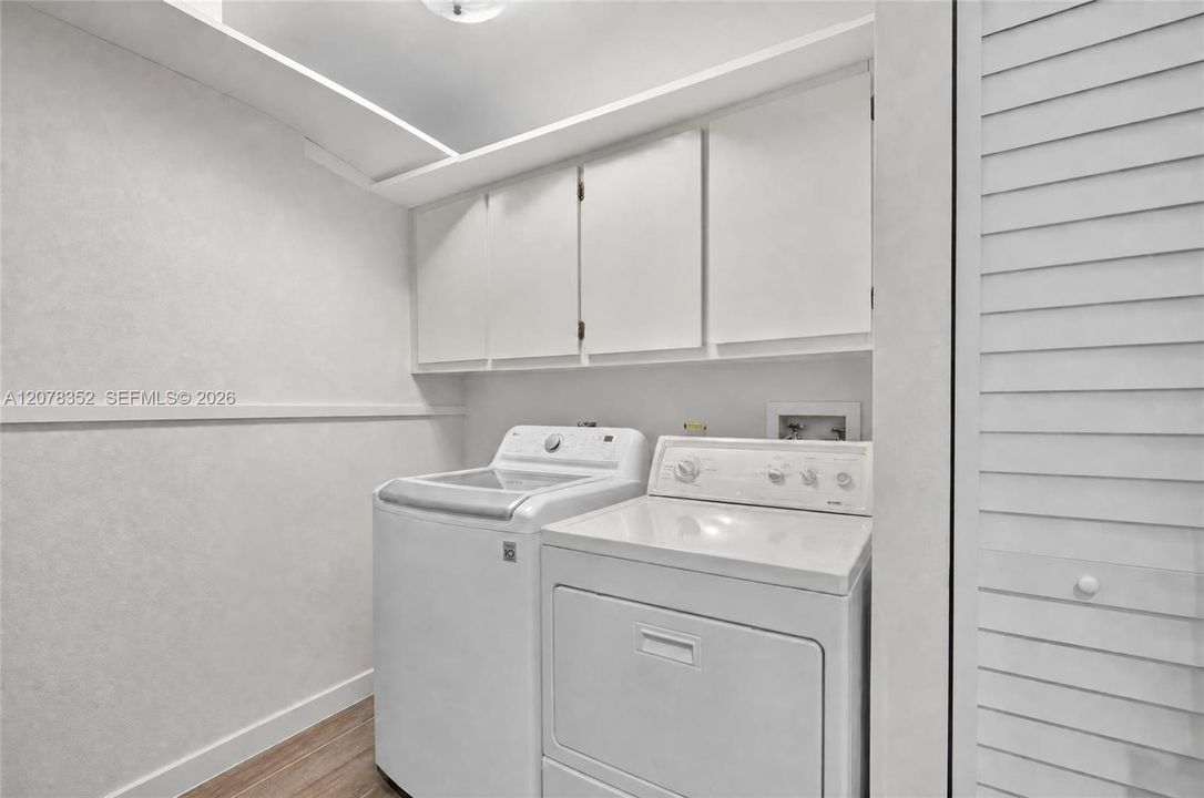 En Venta: $849,000 (3 camas, 2 baños, 2532 Pies cuadrados)