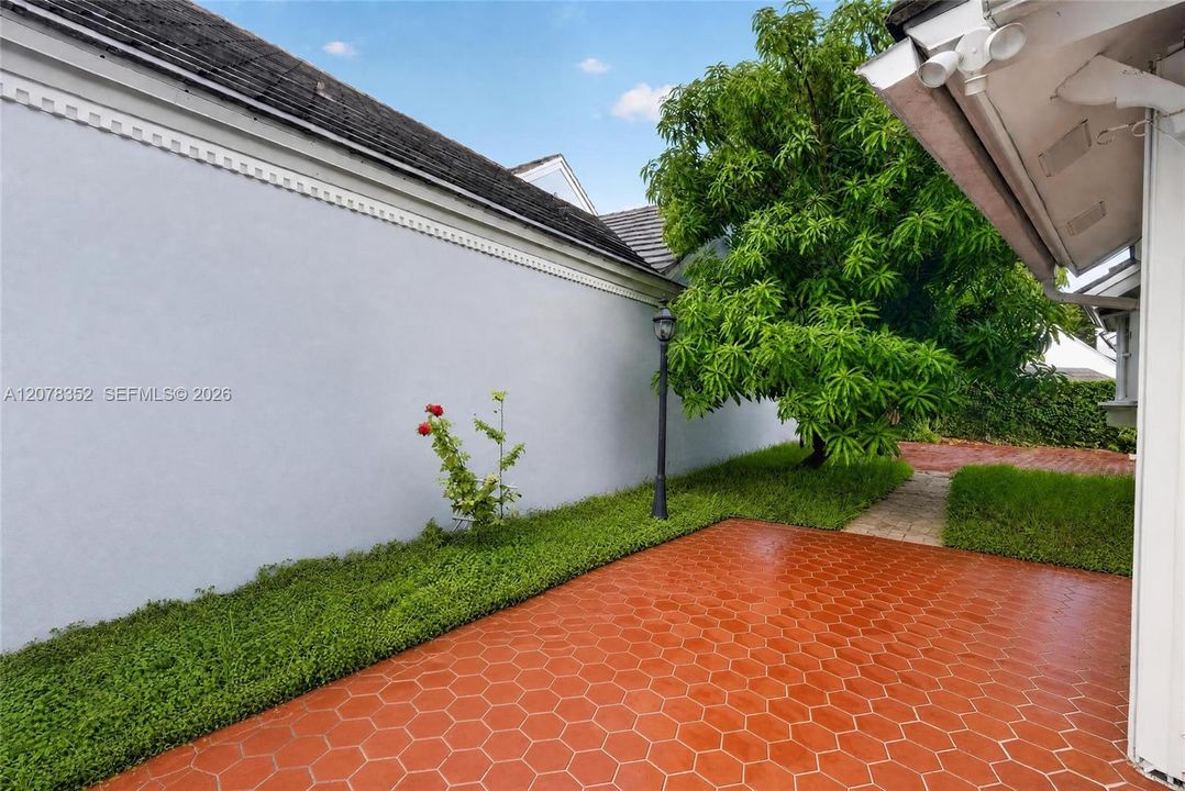 En Venta: $849,000 (3 camas, 2 baños, 2532 Pies cuadrados)