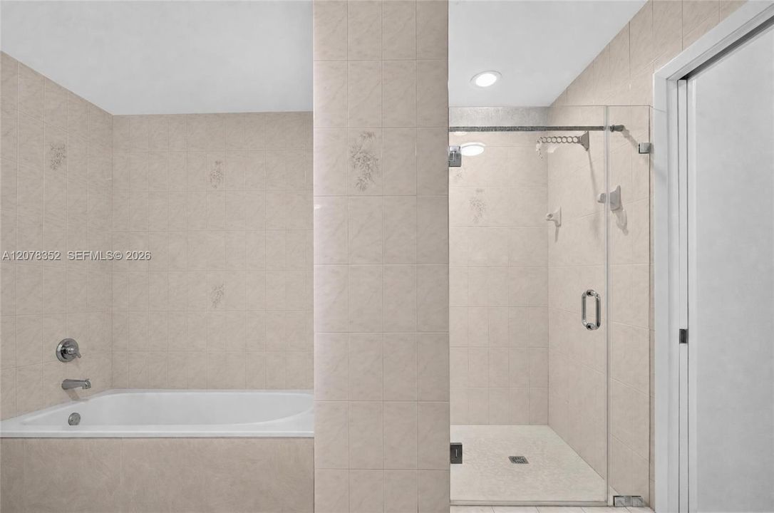 En Venta: $849,000 (3 camas, 2 baños, 2532 Pies cuadrados)
