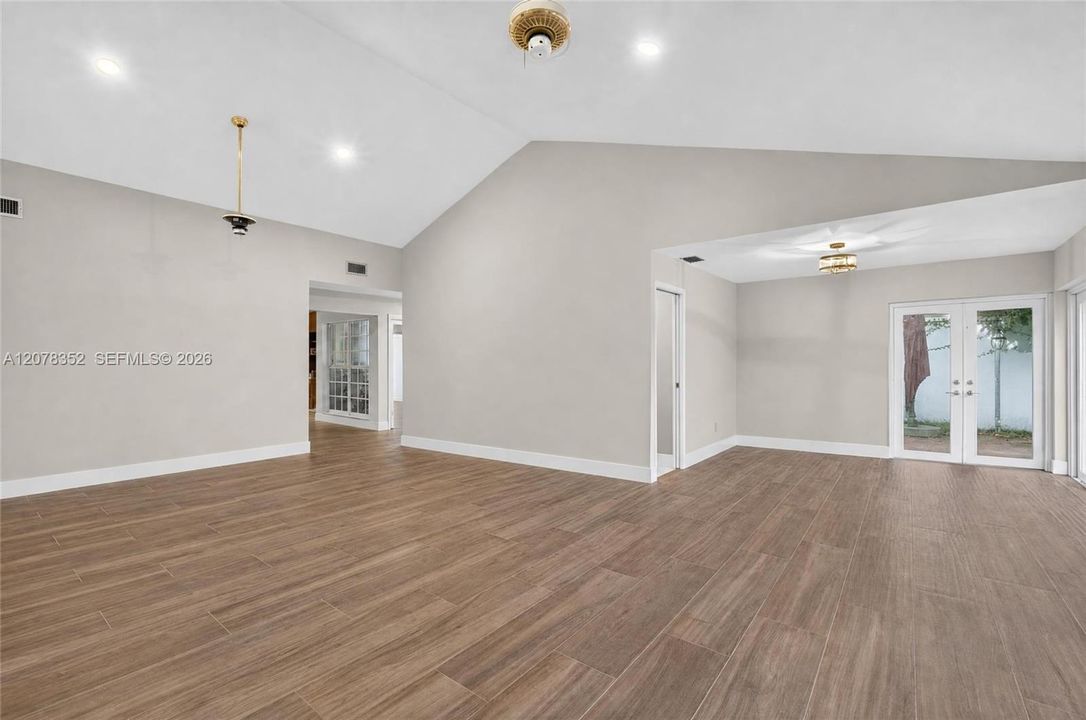 En Venta: $849,000 (3 camas, 2 baños, 2532 Pies cuadrados)