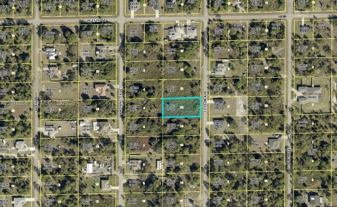 На продажу: $33,000 (0.50 acres)