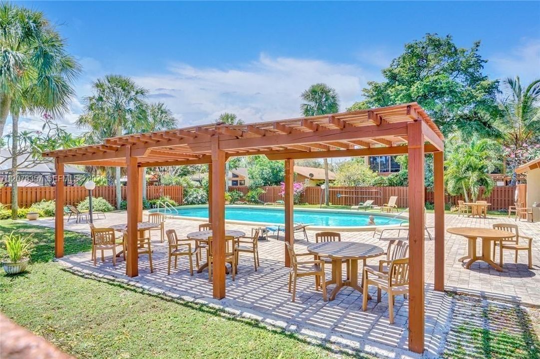 En Renta: $3,700 (4 camas, 2 baños, 1565 Pies cuadrados)