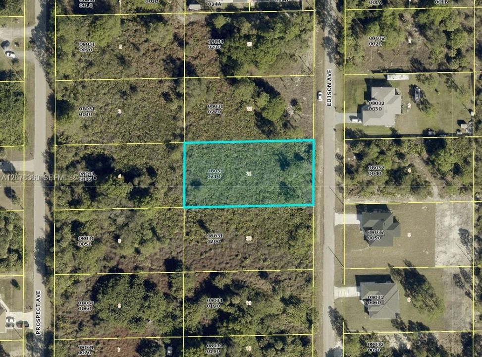 На продажу: $33,000 (0.50 acres)
