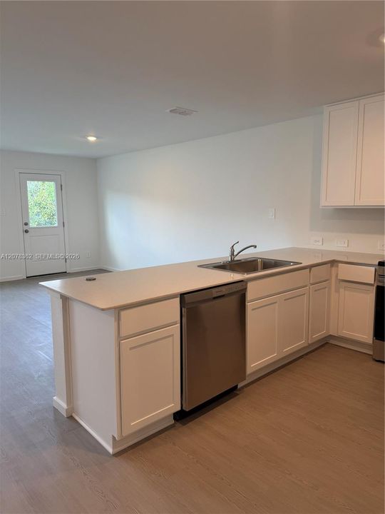 В аренду: $2,000 (3 спален, 2 ванн, 0 Квадратных фут)