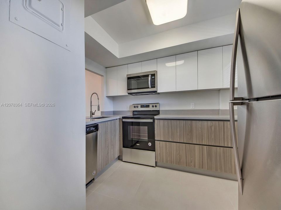 For Rent: $1,995 (2 beds, 2 baths, 975 Square Feet)