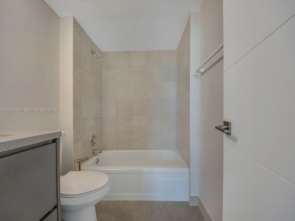 For Rent: $1,995 (2 beds, 2 baths, 975 Square Feet)