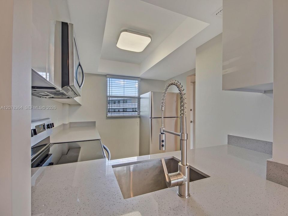 For Rent: $1,995 (2 beds, 2 baths, 975 Square Feet)