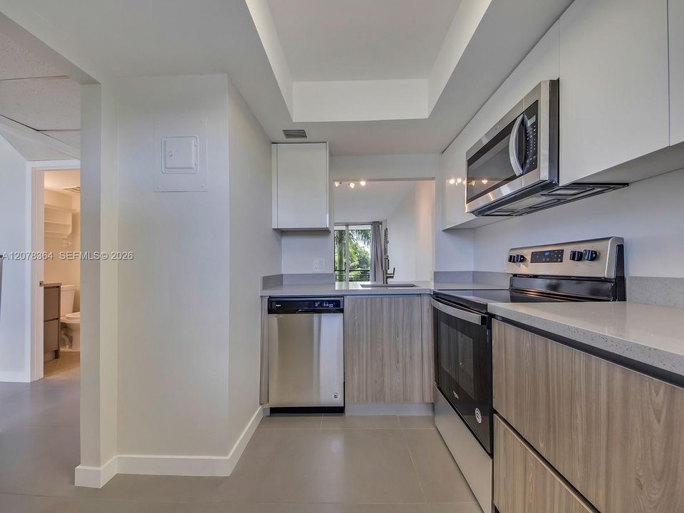 For Rent: $1,995 (2 beds, 2 baths, 975 Square Feet)