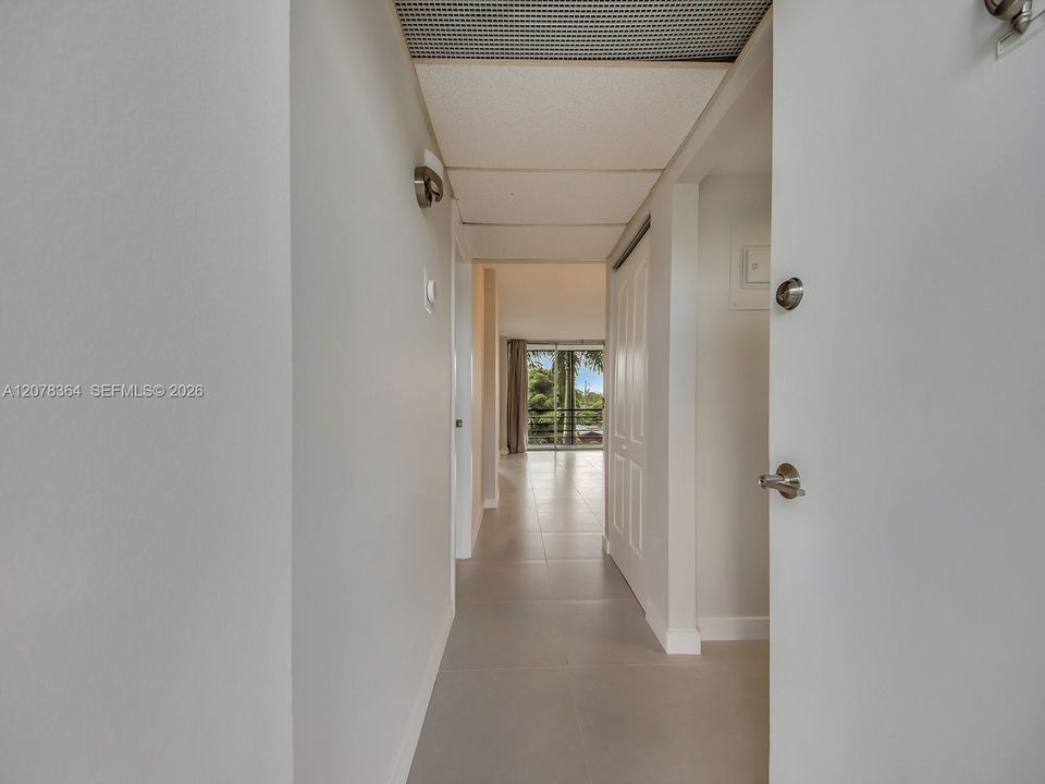 For Rent: $1,995 (2 beds, 2 baths, 975 Square Feet)