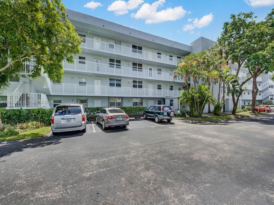 For Rent: $1,995 (2 beds, 2 baths, 975 Square Feet)