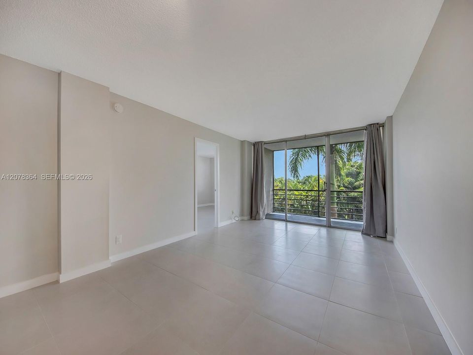 For Rent: $1,995 (2 beds, 2 baths, 975 Square Feet)
