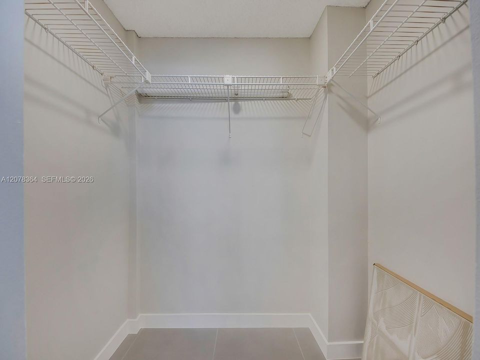 For Rent: $1,995 (2 beds, 2 baths, 975 Square Feet)
