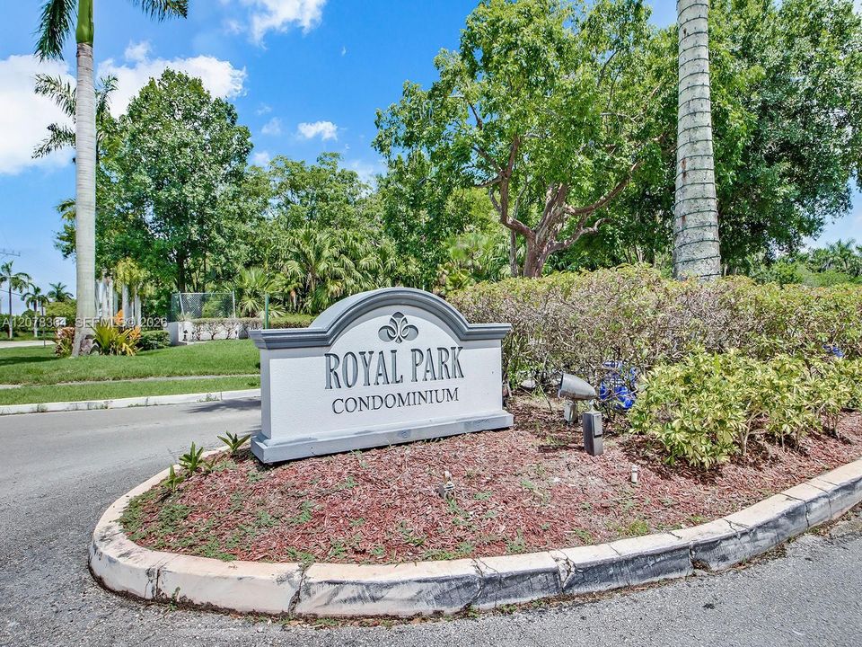 For Rent: $1,995 (2 beds, 2 baths, 975 Square Feet)