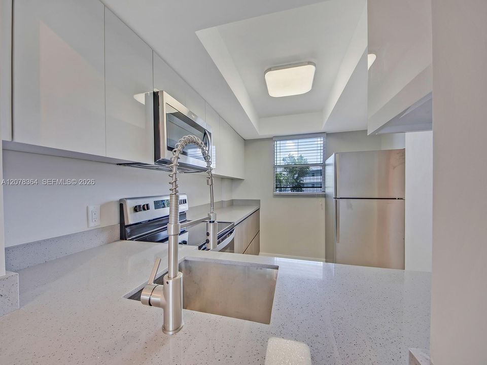 For Rent: $1,995 (2 beds, 2 baths, 975 Square Feet)