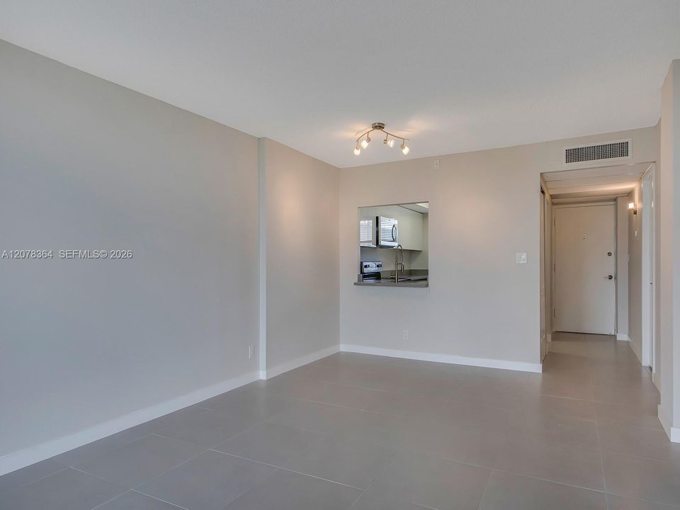 For Rent: $1,995 (2 beds, 2 baths, 975 Square Feet)