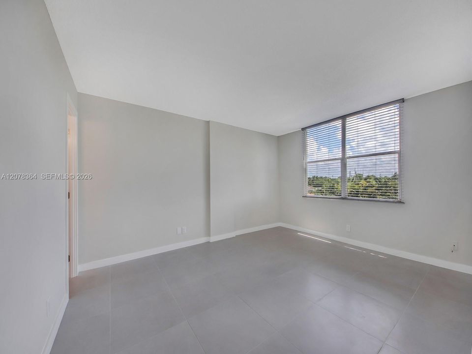 For Rent: $1,995 (2 beds, 2 baths, 975 Square Feet)