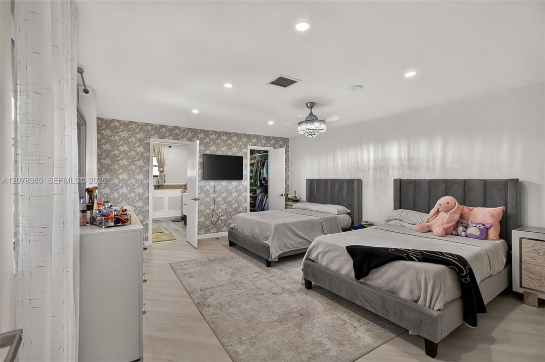 For Sale: $609,900 (2 beds, 2 baths, 1715 Square Feet)